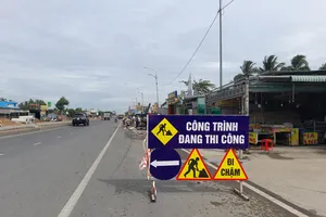 Gần 100 tỉ đồng thi công vỉa hè đường dẫn vào cầu Rạch Miễu