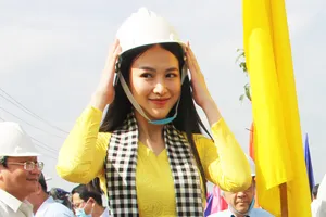 Hoa hậu Phương Khánh hưởng ứng trồng 10 triệu cây xanh 