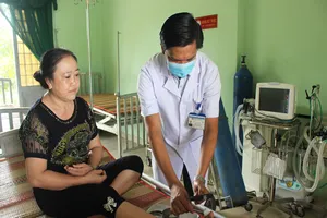 Trại rắn Đồng Tâm mỗi năm chữa trị trên 1.000 ca rắn cắn