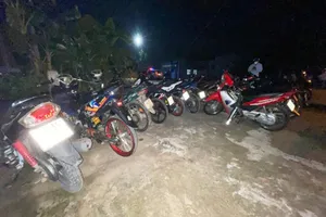 Tiền Giang: Đưa 23 thanh thiếu niên đua xe về trụ sở làm việc