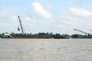 Trúng đấu giá 4 mỏ cát, nhưng không đến nộp tiền