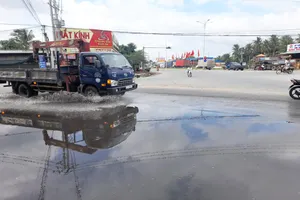 Sớm khắc phục tình trạng đọng nước tại vòng xoay An Khánh, Bến Tre