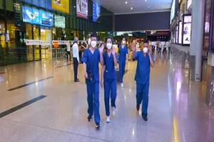 Đoàn cán bộ y tế Bắc Giang đến hỗ trợ Long An chống dịch COVID-19