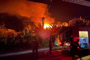 Cháy nhà kho, thiệt hại khoảng 7 tỉ đồng