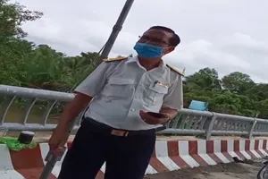 1 Đội trưởng Đội Thuế ở Bến Tre bị cách chức vì 2 lần vượt chốt kiểm dịch