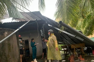 Mưa dông làm 25 căn nhà ở Tiền Giang bị tốc mái