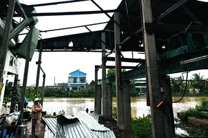 Mưa dông, lốc xoáy làm 86 căn nhà tại Bến Tre bị tốc mái