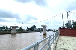 Bến Tre: Cầu Mỏ Cày phải tạm dừng thi công do thiếu mặt bằng