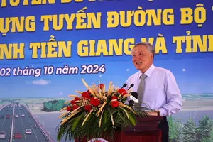 Phó Thủ tướng Thường trực: Bến Tre đi đầu trong khởi động tuyến đường ven biển ở Miền Tây