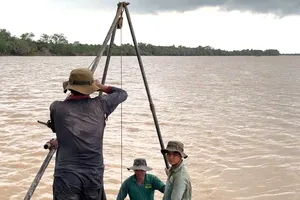 Nhà thầu khảo sát mỏ cát trên sông Ba Lai ở Bến Tre để phục vụ thi công cao tốc