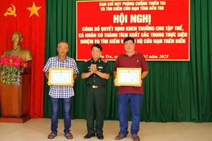 Biên phòng khen thưởng các ngư dân cứu 5 thuyền viên tàu cá nước ngoài 