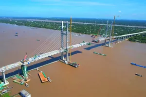 Thi đua 45 ngày đêm đẩy nhanh tiến độ cầu Rạch Miễu 2 kịp hoàn thành dịp 2-9