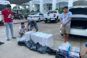 Chặn bắt tài xế điều khiển ô tô chở gần 3.000 bao thuốc lá điếu nhập lậu khi vừa ra khỏi cao tốc
