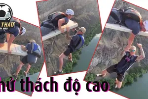 Đoạn kết của cú nhảy... cheo leo vách núi