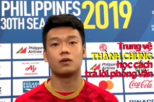 Trung vệ Việt Nam học thầy Park xong lại được 'dạy' phỏng vấn