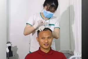 Trọng Hoàng có 'nghề mới' giống Rooney