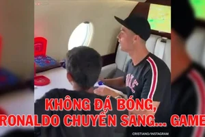 Không đá bóng, Ronaldo chuyển sang... game