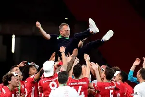 Flick vào ‘ngôi đền’ Bayern cùng huyền thoại Jupp Heynckes