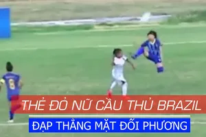 Cầu thủ nữ đạp thẳng mặt đối thủ ở giải vô địch quốc gia