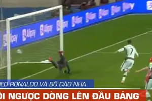 Ronaldo và Bồ Đào Nha lội ngược dòng lên đầu bảng A 
