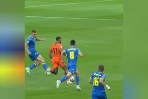 Xem Depay tái hiện lốc cam thời hoàng kim