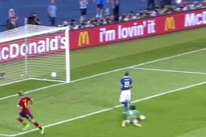 Tây Ban Nha càng đau hơn khi xem video này