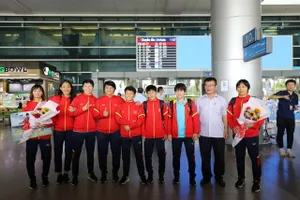 Tuyển nữ Việt Nam về nước, tiền vệ Thùy Trang xin dừng cuộc chơi