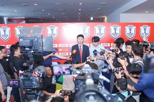 5 ngày thử thách của tân HLV Kim Sang-sik