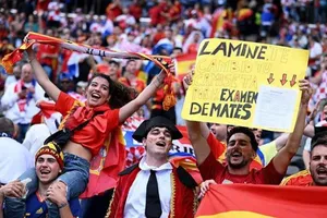 Người hâm mộ Tây Ban Nha sẵn sàng nộp phạt cho Lamine Yamal thi đấu