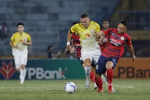 “Tuyển Việt Nam” thu nhỏ- CA. Hà Nội lại đá ở Rizal Memorial tối 9-1
