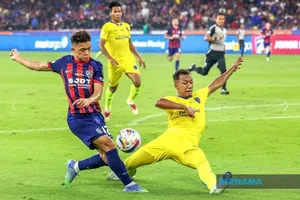 Quả bóng vàng Hanapi biến 'gã khổng lồ' Singapore thành 'chàng tí hon'