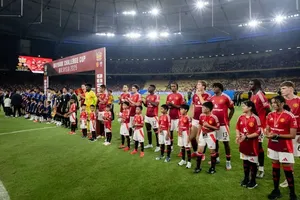 Thua ASEAN All- Stars, MU bị fan cứng chúc mùa tới… trụ hạng thành công