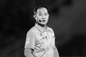 Trọng tài Trần Đình Thịnh đột quỵ và ra đi: "Vạch đích" người cầm còi tận tâm đầy trách nhiệm