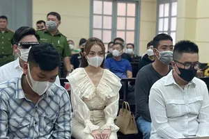 Trang Nemo vắng mặt, tòa hoãn xử