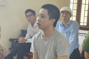 Bán mũ bảo hiểm giả bị tội hình sự 