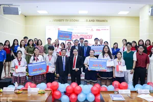 Học sinh THPT tham gia cuộc thi tìm hiểu pháp luật