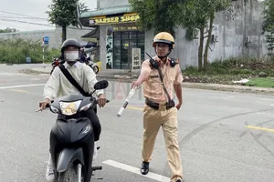 Học sinh cấp ba có được chạy xe máy đi học không?