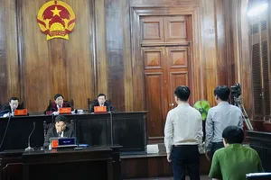 Vụ cháy chung cư Carina: Trưởng ban quản lý chung cư cúi đầu xin lỗi bị hại