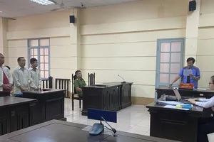 Mua bán pháo nổ hưởng lợi, 3 bị cáo lãnh án tù