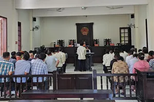 An ninh nghiêm ngặt tại phiên tòa xét xử 45 bị cáo đánh bạc ở huyện Bình Chánh, TP.HCM