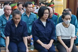 Mua bán trái phép hóa đơn, cựu cán bộ thuế quận Tân Bình lãnh 1 năm 6 tháng tù