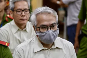 Chùm ảnh ngày đầu tiên xét xử đại án đăng kiểm