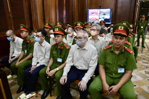 Người lừa cựu Cục trưởng Cục đăng kiểm chi 100.000 USD để 'lấy thông tin từ công an' khai gì tại tòa?