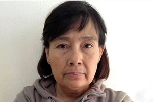 Bí ẩn bên trong thùng bánh đậu xanh và chiếc Land Cruiser của bà trùm Oanh Hà