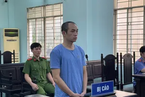 Người đánh cô gái trên đường Khánh Hội bị đề nghị 9-12 tháng tù giam