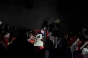 Vụ bắt ghen trong rạp phim: Xử phạt hành chính được không?