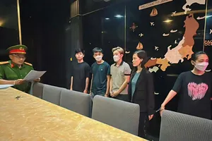 Truy tố chủ và nhân viên nhà hàng Nari lột đồ khách hàng để đòi tiền