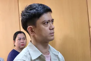 Tạt axit cấp trên vì bị nhắc nhở khi làm việc