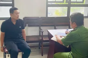 Nhân viên bảo vệ chung cư cầm xe BMW, Mercedes của cư dân lấy tiền đánh bạc