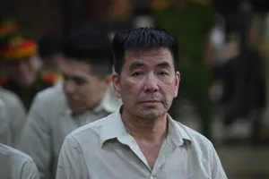 Chủ tịch Công ty Trung Hậu 68 khai dùng tiền bán cát lậu mua hàng loạt xe sang 